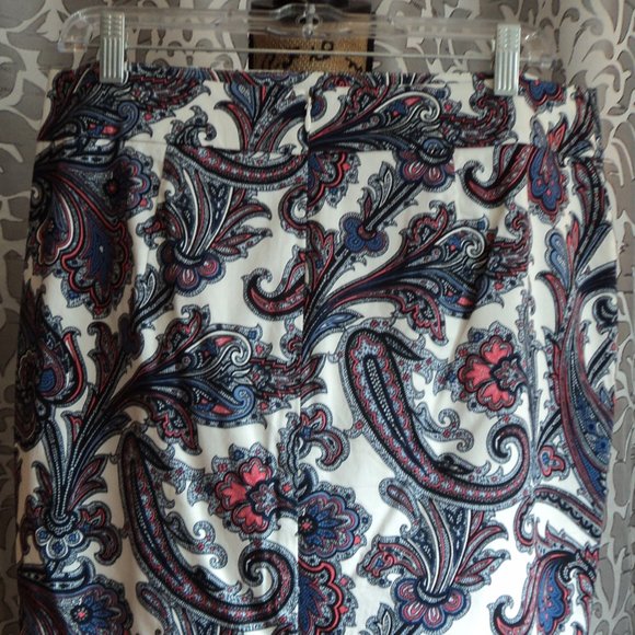 Classic Style Paisley Skirt - Picture 5 of 6